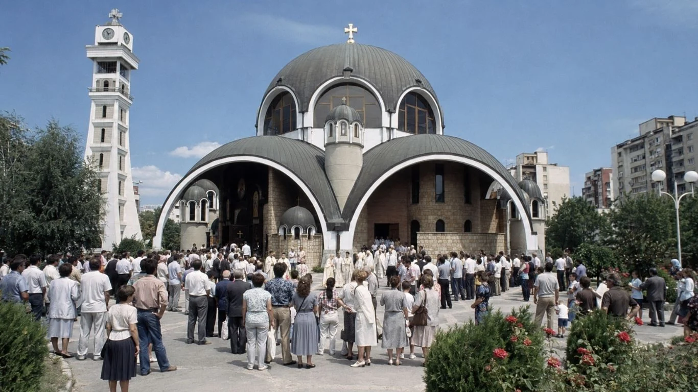На 12 август 1990 беше осветен Соборниот храм „Свети Климент Охридски“ во Скопје