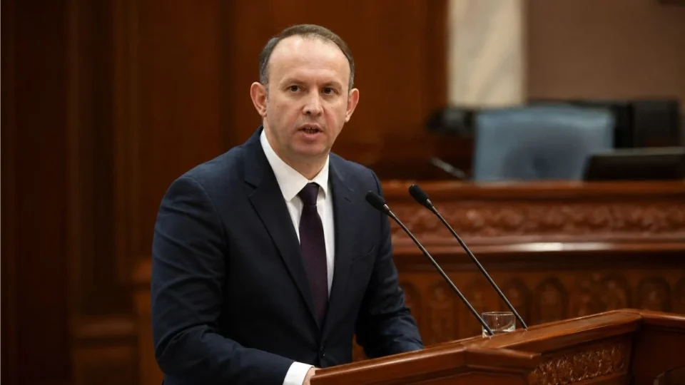 Кога политичарите ги користат како запалка за дневни поени, цената ја плаќа целото општество.