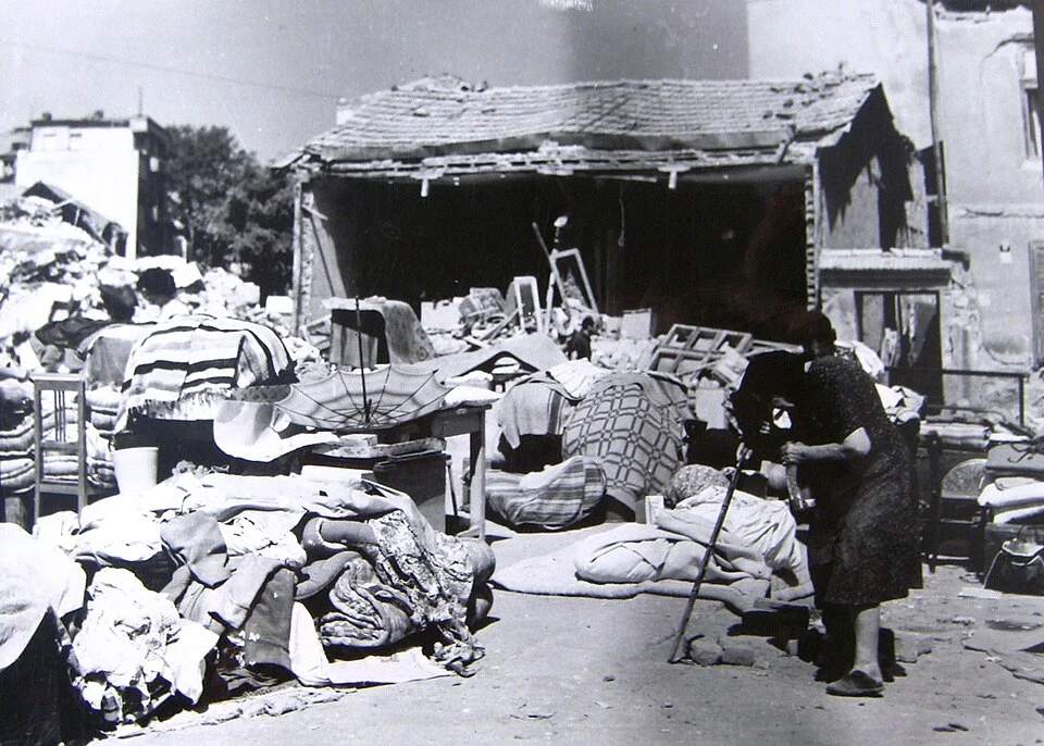 Кога Скопје се урна, светот почна да го гради одново - земјотресот од 1963 година 2 fotografija nekolku casa po zemjotresot