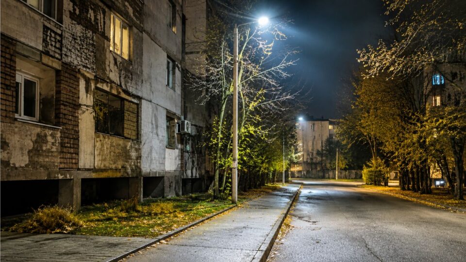Ова не е само црна хроника. Ова е прашање дали децата навистина се безбедни таму каде што живеат.