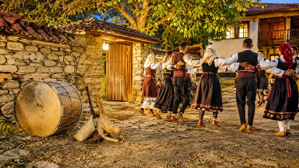 Македонија има жива меморија - прашањето е дали знаеме да ја чуваме без да ја претвориме во декор.
