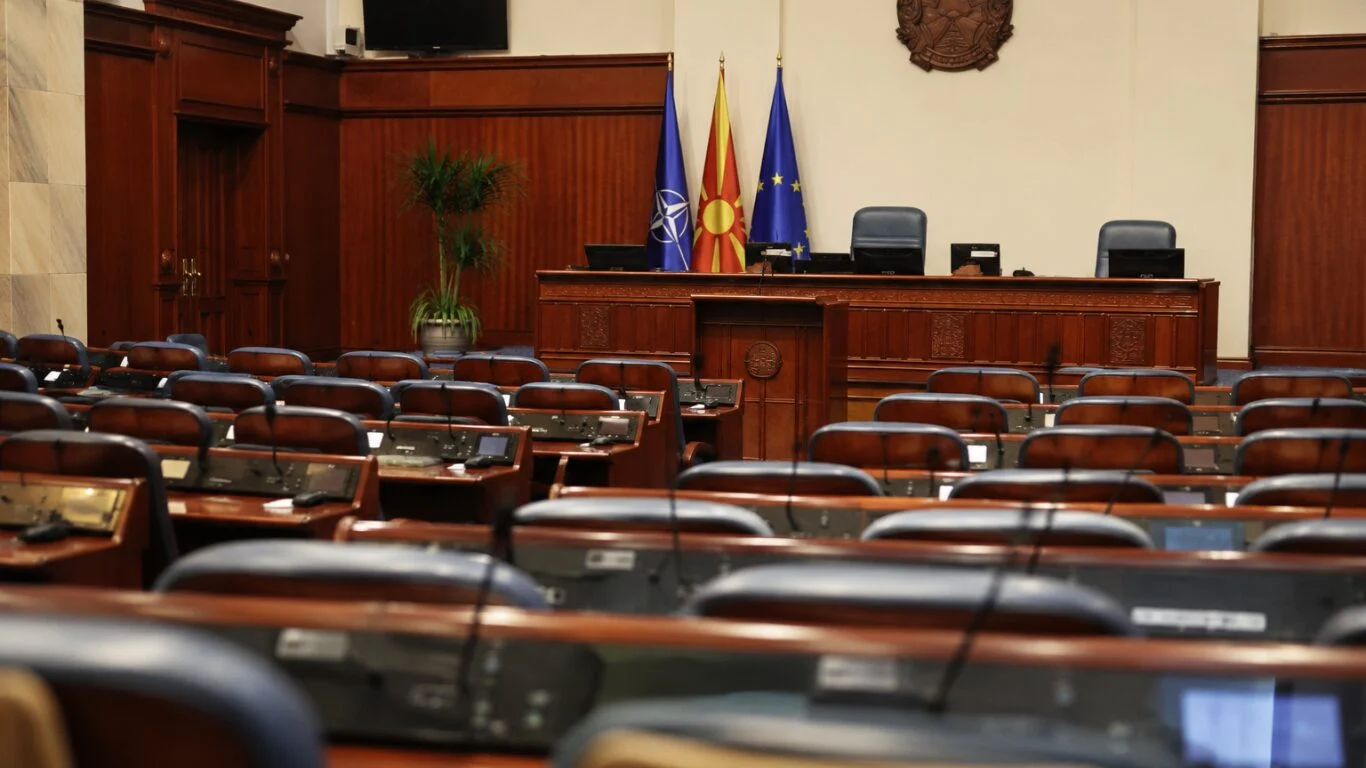 Собранието гласаше за политичка стабилност. Јавноста сè уште чека одговорност.
