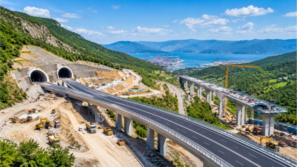 Автопатот треба да ја отвори Македонија кон Косово, Црна Гора и пристаништето Бар - но уште пред да биде завршен, партиите веќе ги мерат заслугите.