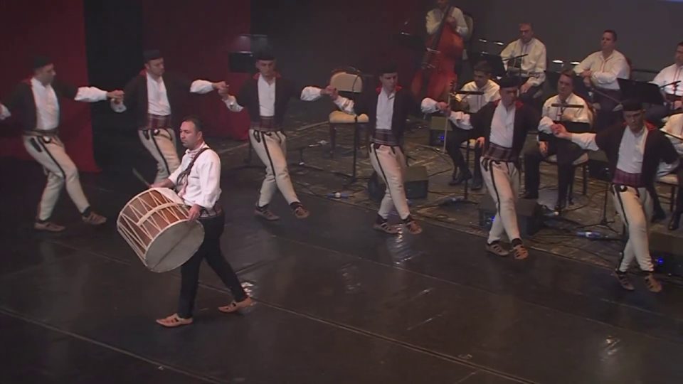 teskoto vo izvedba na ansamblot