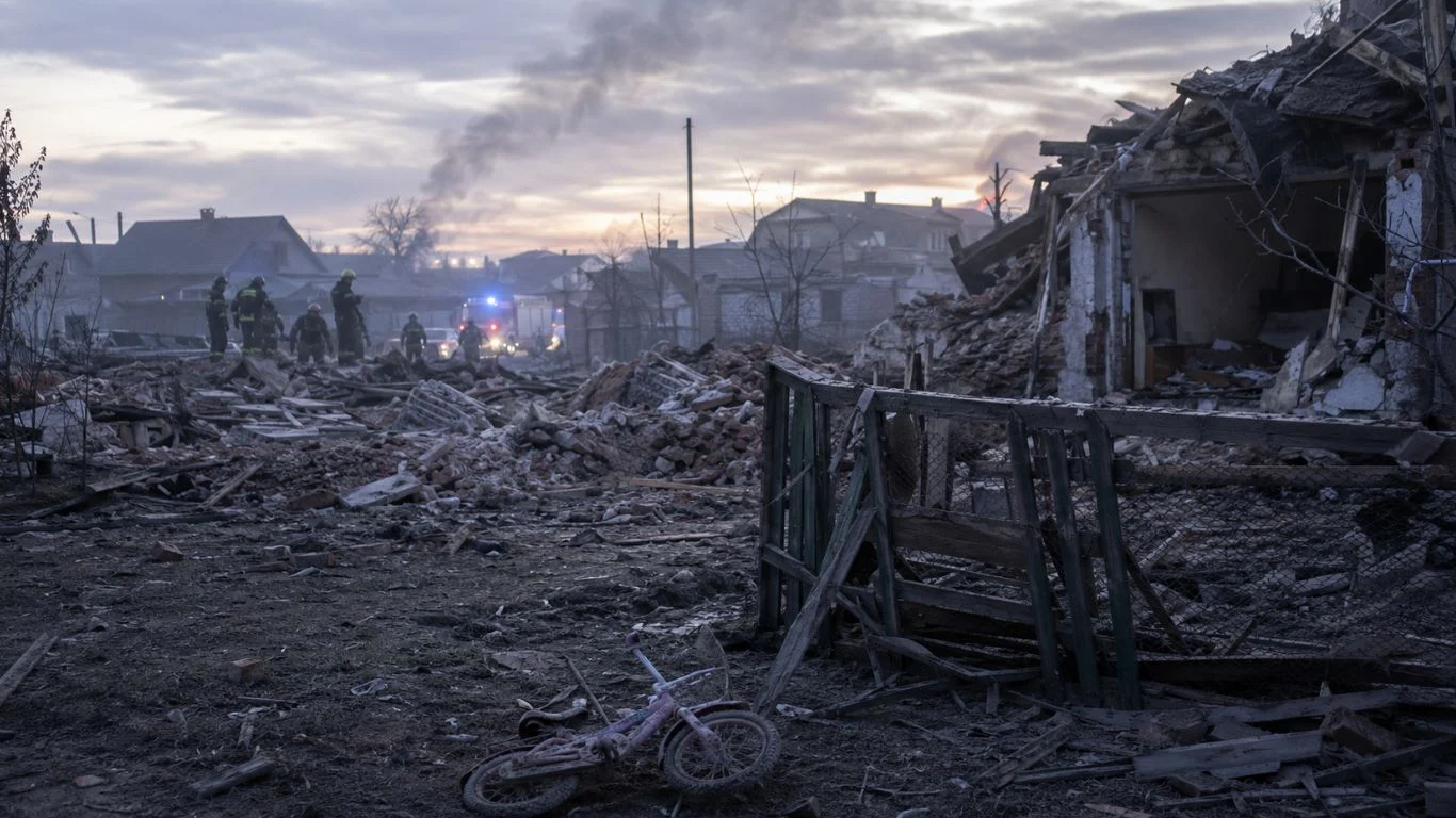 Во Радушне, балистичка ракета уништи семеен дом - загинаа родители и три нивни деца.